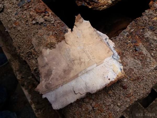 У Вінниці відкрили старовинний сейф. У котловані, де знайшли сейф, виявили також фрагменти старовинної кераміки та “Зірку Давида”.