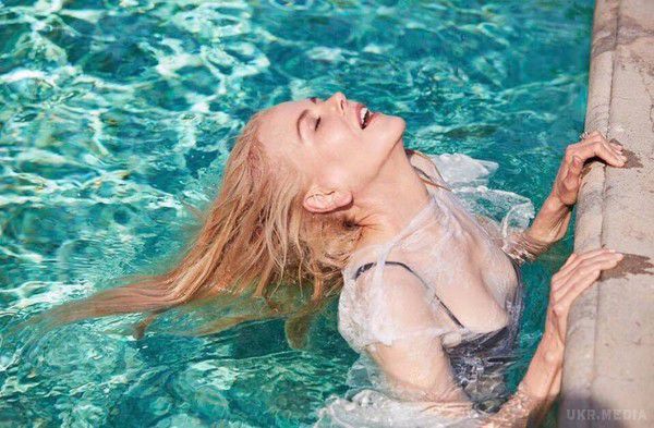 Ніколь Кідман знялася у відвертій фотосесії в басейні. 50-річна австралийскай актриса Ніколь Кідман захопила кадрами з нової фотозйомки для глянцю.