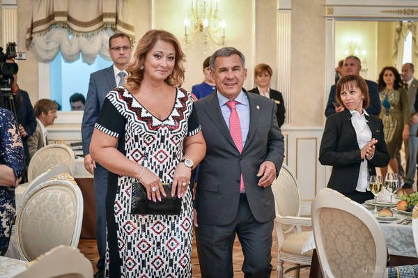 Forbes склав рейтинг найбагатших дружин російських чиновників. Дохід дружини президента Татарстану, яка очолює рейтинг, становить понад два мільярди рублів. 
