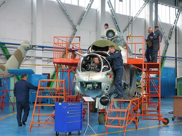 В "Укроборонпрому" анонсували передачу ЗСУ 7 вертольотів Мі-8МТ. Завод "Авіакон" модернізує вертольоти для ЗСУ і до кінця року передасть військовим 7 одиниць Мі-8МТ.