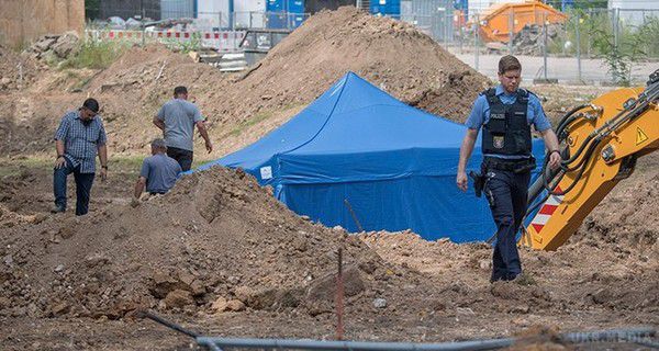 У Німеччині готуються до найбільшої в історії країни евакуації через бомбу. Бомба важить 1,8 тонни і має довжину два метри.