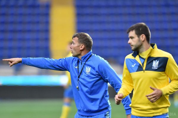 Збірна України провела відкрите тренування перед матчем проти Туреччини. "Синьо-жовті" зустрілися з уболівальниками.