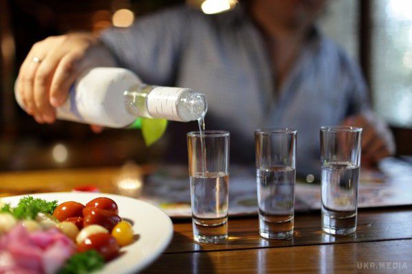 Постанова Кабміну щодо подорожчання алкоголю -  що і скільки буде коштувати. Постанова Кабміну щодо підвищення оптово-відпускних і мінімальних роздрібних цін на алкогольні напої опублікували 30 серпня.