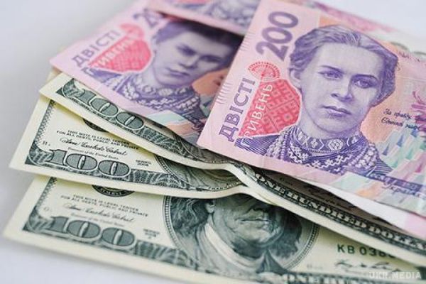 Сьогодні ПриватБанк призупинив продаж іноземної валюти через інтернет-банкінг і мобільний додаток. Закон України вимагає, щоб безготівкові валютно-обмінні операції проводилися лише через міжбанк.