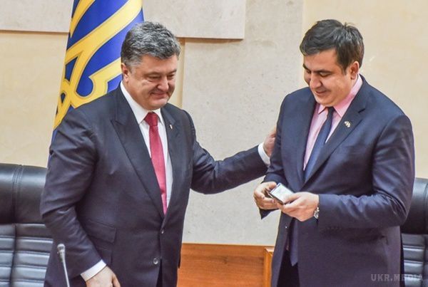 Порошенко пояснив, чому позбавив громадянства Саакашвілі. Глава держави також прокоментував можливе повернення україно-грузинського політика в Україну.
