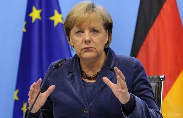 Канцлер ФРН Ангела Меркель назвала умову повернення до нормального діалогу з Росією. Канцлер ФРН читає, що сформувати європейський мирний порядок можливо лише разом з РФ.