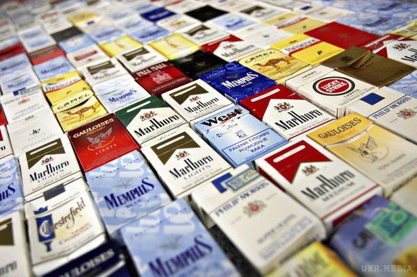 Сигарети в Україні подорожчають: назвали нову ціну. У 2018 році сигарети в Україні можуть подорожчати на 7 гривень. До 2025 року їхня ціна може вирости до 4 євро за пачку.