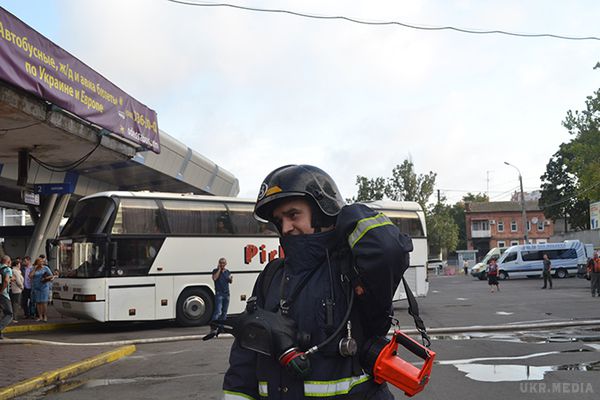 В Одесі горів центральний автовокзал, є постраждала. У неділю на центральному автовокзалі Одеси сталася пожежа, постраждала 19-річна дівчина.