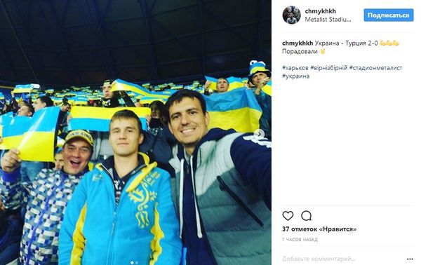 «Вірні збірній!»: У мережі радіють перемозі України над Туреччиною (фото). Вболівальники публікують яскраві моменти з тріумфального матчу в Харкові.