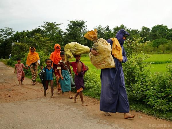 Загострення в М'янмі. Влада підтвердила вбивство 400 осіб, рохінджа заявляють про тисячі загиблих. Військовий командувач М'янми заявив, що під час зіткнень між силами безпеки і представниками етнічної меншини рохінджа в кінці серпня було вбито приблизно 400 осіб.