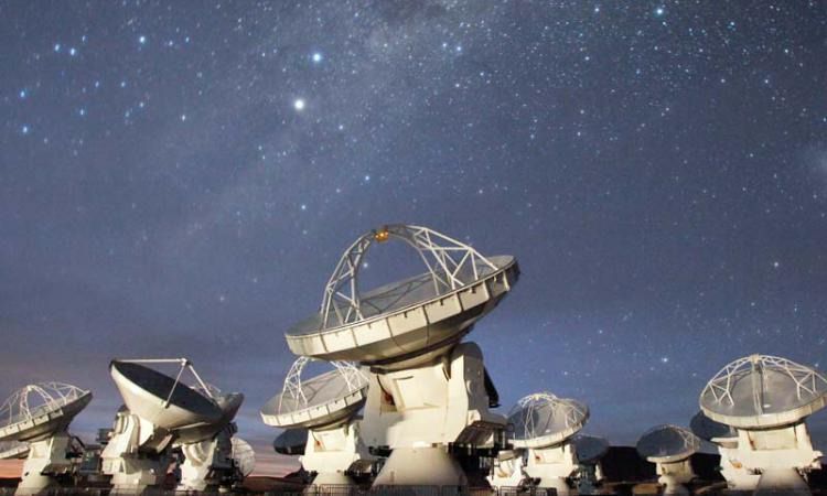 Астрономи зафіксували з далекого космосу 15 радіосигналів. Фахівці, що працюють в рамках проекту Breakthrough Listen, за допомогою радіоастрономічної обсерваторії Грін-Бенк в штаті Вірджинія, зафіксували п'ятнадцять незвичайних сигналів