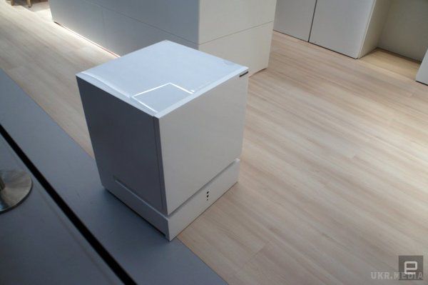 Майбутнє поряд! У Panasonic показали незвичайний смарт-холодильник. Мало кого можна здивувати роботом-пилососом, а як щодо робота-холодильника?