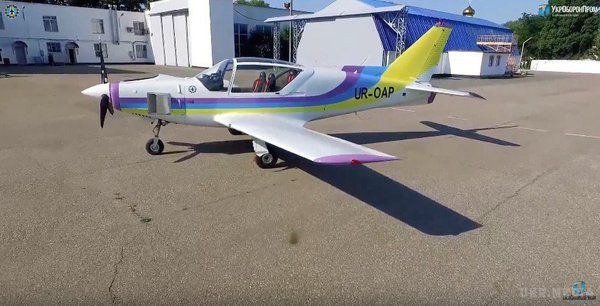 В Україні розробили новий одномоторний літак Y1 "Дельфін". Одеський авіаційний завод розробив новий легкий 4-х місцевий одномоторний літак Y1 "Дельфін".
