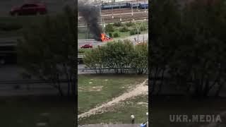 У Києві при ДТП вибухнув автомобіль (відео). Серйозно постраждав водій.