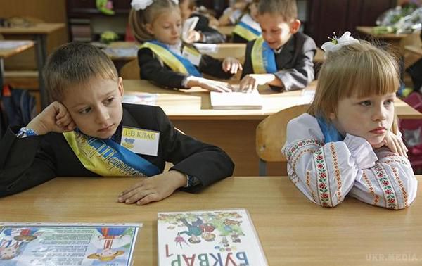 В Ужгороді дівчинку-переселенку вигнали зі школи (відео). Родина виїхала з рідного Донецька ще в 2014 році.