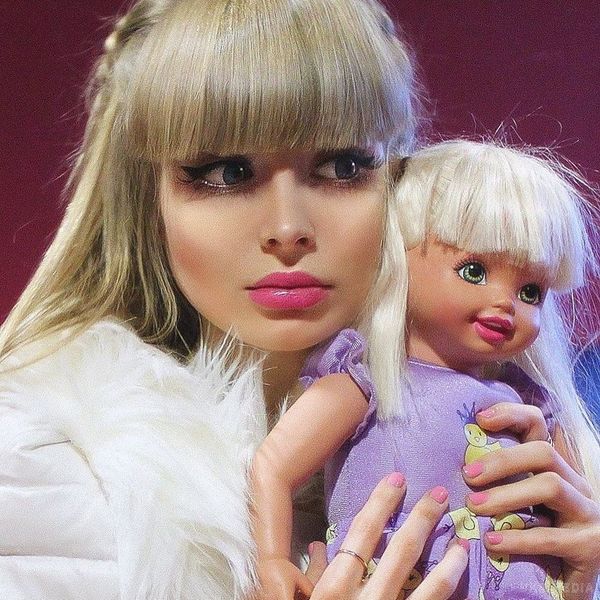  Дівчата, які не награлися в дитинстві, перетворили себе в живих ляльок (Фото). Останнім часом у світі все більшої популярності набувають так звані живі ляльки.