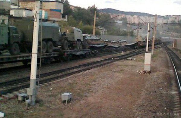 В Росії перекинулися 52 вагони з бронетехнікою - (відео). У Читі (Росія) з рейок зійшли і перекинулися платформи із військовою технікою і вагони супроводу, всього в складі військового ешелону було 52 вагони 