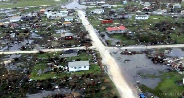 Тропічний шторм "Ірма"повністю спустошив острів Барбуда. Всіх жителів острова доведеться евакуювати, 