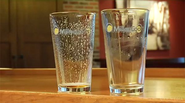 Лайфхак від сомельє: Чи відмитий пивний бокал від попереднього пива?. Як зрозуміти, що в барі тобі налили пиво в брудну кухоль.