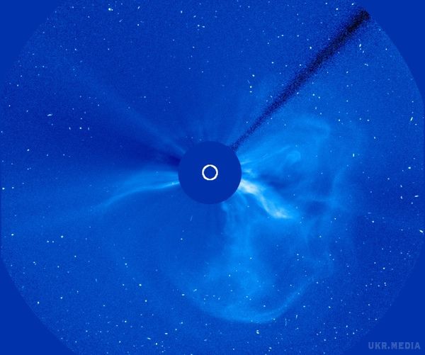 Викид маси від спалаху X9.3 направлений на Землю, можливі сильні магнітні бурі. В даний час світовими обсерваторіями сформовано попередній прогноз космічної погоди на найближчі три дні, що навіть без урахування напрямку магнітного поля передбачає в найближчі 72 години не менше 24 годин сильних магнітних бур.