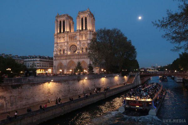 У Парижі почав валитися Нотр-Дам. Відомий собор Нотр-Дам де Парі, розташований в столиці Франції, потребує ремонту.