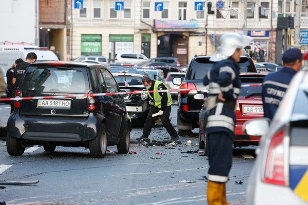 Обличчя "Dior": постраждала від вибуху авто в Києві є всесвітньо відома модель – ЗМІ. Зараз жінка, яка отримала травми під час вибуху машини, знаходиться в операційній.