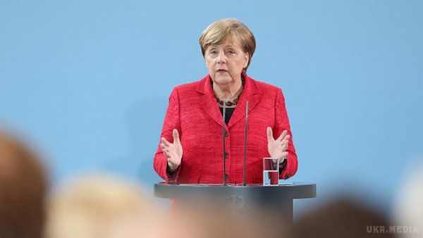 Канцлер Німеччини Ангела  Меркель зробила важливу заяву по санкціям проти Росії. Канцлер заявила, що порушення міжнародного права з боку Росії вимагають санкцій.