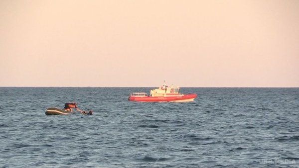Біля берегів Криму підірвали авіабомбу вагою в тонну. Для ліквідації боєприпасу з прилеглого пляжу були евакуйовані близько 200 відпочиваючих.