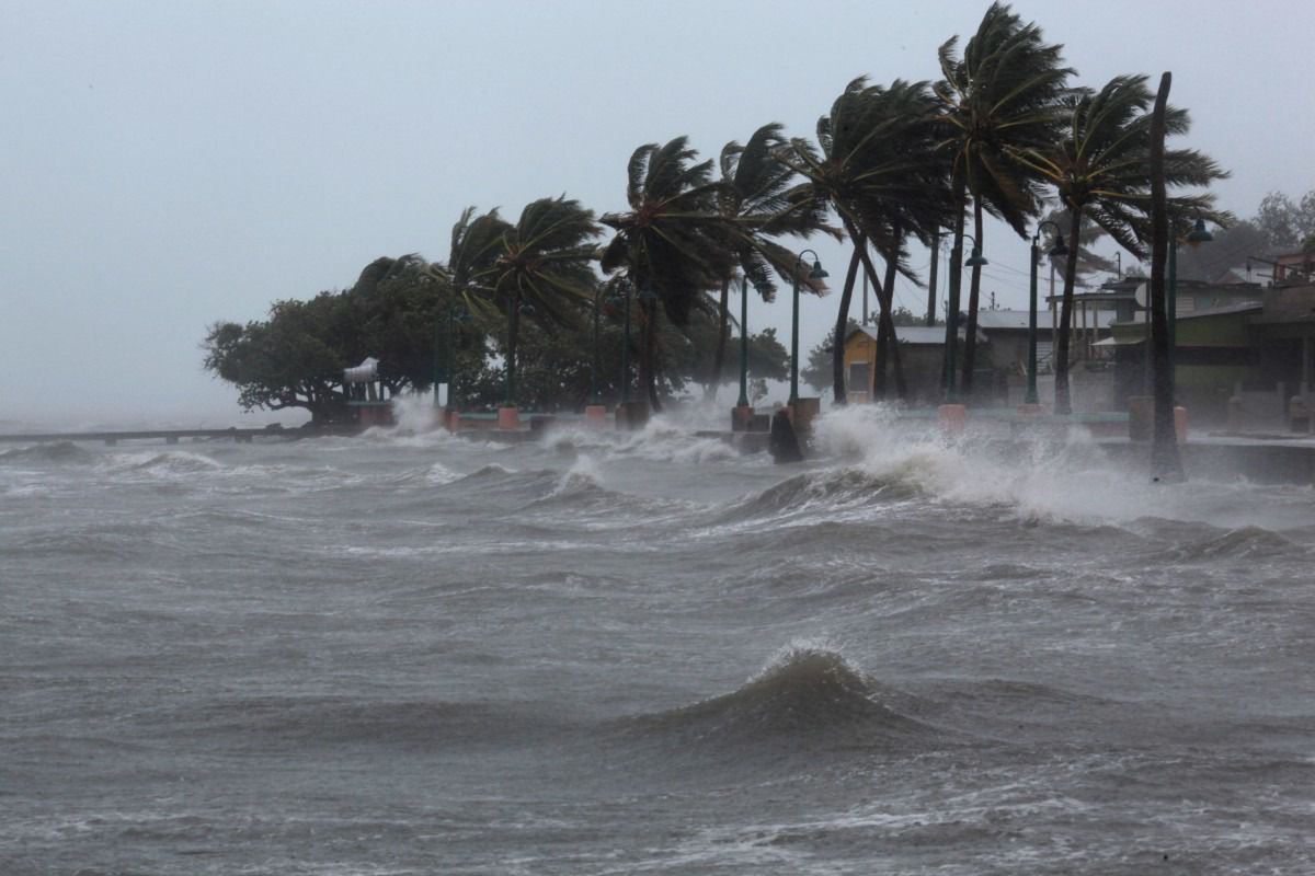 Ураган Ірма досяг Флориди. Ураган Ірма, залишивши за собою спустошливий слід на островах Карибського басейну, невблаганно насувається на штат Флорида, повідомляє метеорологічна служба США,
