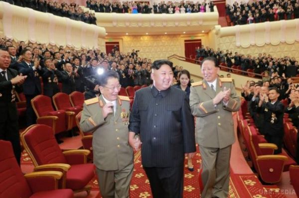 Лідер Північної Кореї Кім Чен Ин організував банкет для вчених в честь створення водневої бомби. Святкування увінчалися мистецьким виступом і фотосесією з самим лідером.