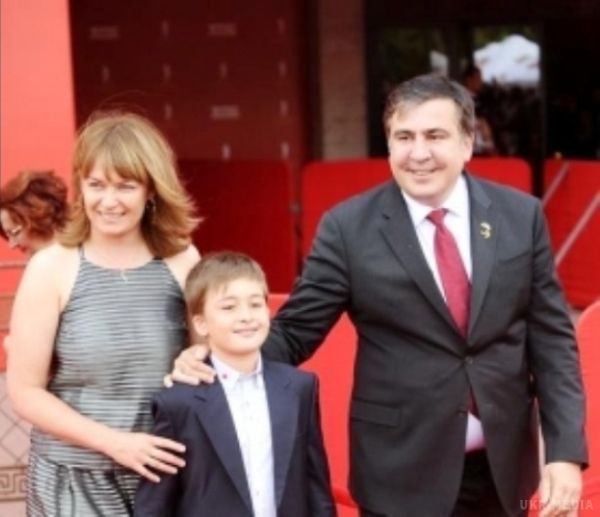 Саакашвілі виїхав в Україну з дружиною, сином і Тимошенко. Екс-губернатор прибуде на кордон не раніше трьох годин дня.