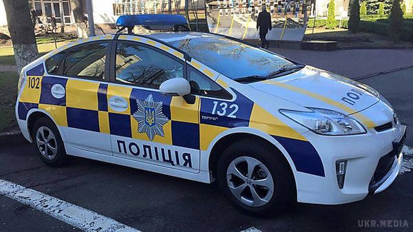 На Закарпатті затриманий "борзий" командир взводу патрульної поліції. Поліцейський вимагав 11 тисяч гривень за повернення документів водієві.
