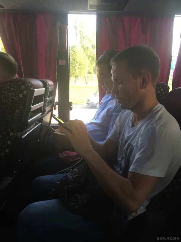 Михайла Саакашвілі польські прикордонники пропустили в Україну. Польські прикордонники повернули паспорти всім пасажирам автобуса, на якому Михайло Саакашвілі намагається повернутися в Україну. Поверну.