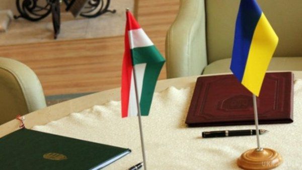 Глава МЗС Угорщини викликав посла України через закон про освіту. Угорщина має намір припинити підтримку України на міжнародній арені.