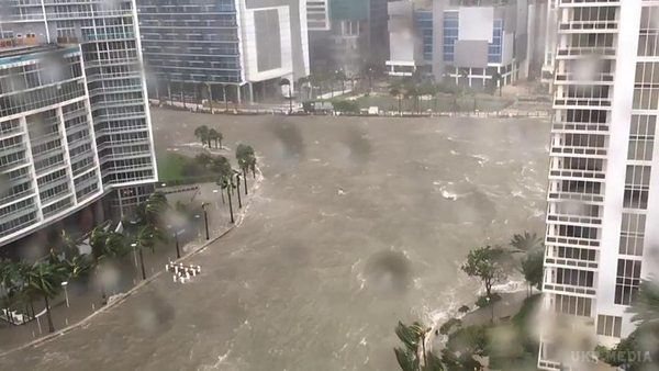 Ураган «Ірма» перетворив у річки вулиці американського Маямі (відео). Висота підйому води склала там близько 60 см