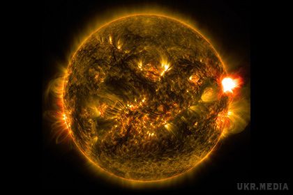На Сонці стався новий потужний спалах. За кілька хвилин у відкритий космос йде близько сотні мільярдів мегатонн у тротиловому еквіваленті.