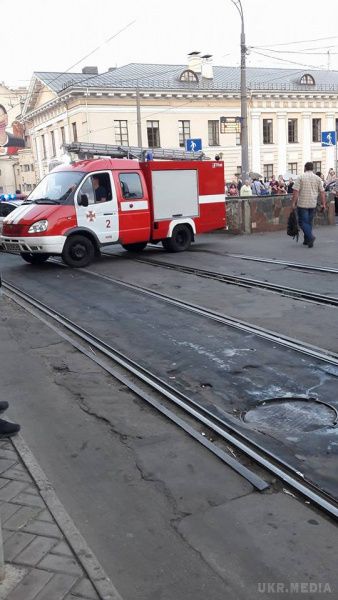 У Києві через задимлення призупинено рух поїздів на синій гілці метро. Деталі події поки не повідомляються.