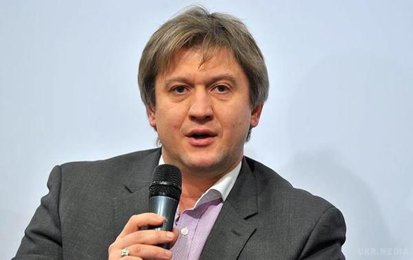 Міністр фінансів Олександр Данилюк повідомив, коли Україна може отримати ще два транші. Розмір траншу, зокрема про те, чи він становитиме 1,9 млрд доларів, міністр заявив, що це питання буде обговорюватися з місією МВФ.