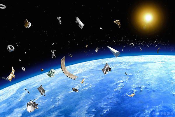 NASA ловитиме космічне сміття надтонкими ковдрами. Космічне агентство NASA фінансує проект з розробки спеціальних надтонких і надміцних ковдр, якими відловлюватимуть сміття на навколоземній орбіті.
