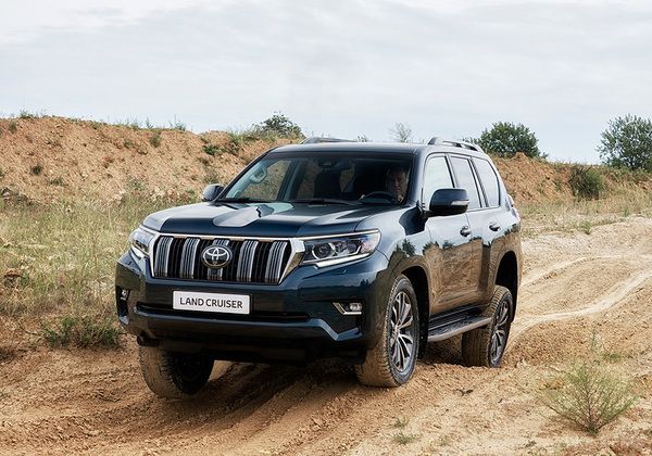 Toyota Land Cruiser Prado з новою зовнішністю: перші фотографії. У Франкфурті дебютував оновлений позашляховик.