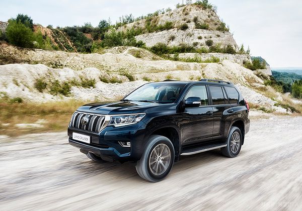 Toyota Land Cruiser Prado з новою зовнішністю: перші фотографії. У Франкфурті дебютував оновлений позашляховик.