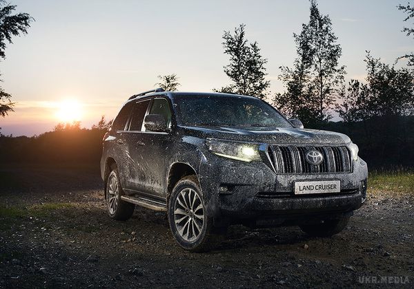 Toyota Land Cruiser Prado з новою зовнішністю: перші фотографії. У Франкфурті дебютував оновлений позашляховик.