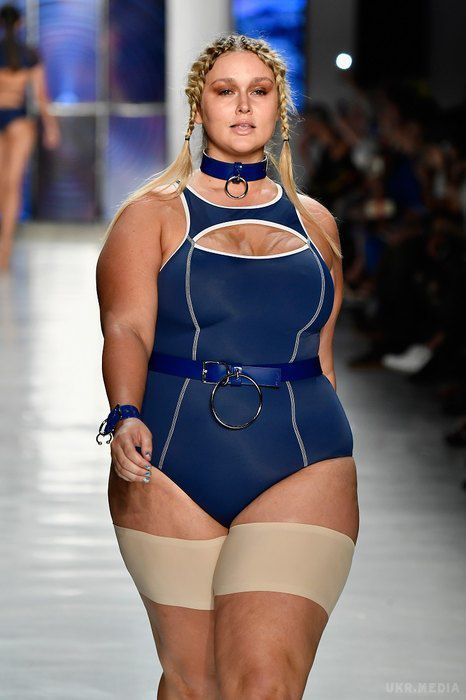 Моделі плюс-сайз на Тижні моди в Нью-Йорку. У фешн-показах все частіше стали брати участь моделі з нестандартними фігурами, а одна з найзнаменитіших манекенниць plus size Ешлі Грем — на піку популярності.