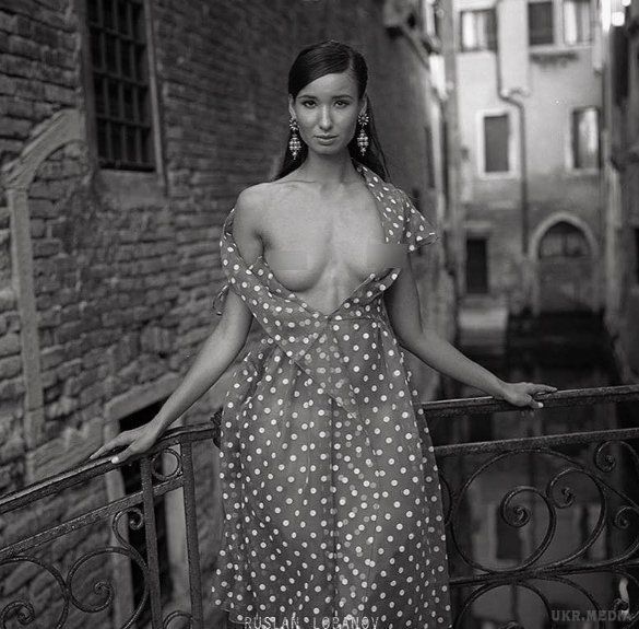 Оголені груди на вулицях Парижа та Венеції. Український геній еротичного фото вразив світ новими шедеврами ню.