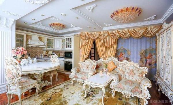 Вона перетворила однокімнатну квартиру в справжній палац! Красиво жити не заборониш! (фото).   Меблі замовлялася по каталогу з Італії.