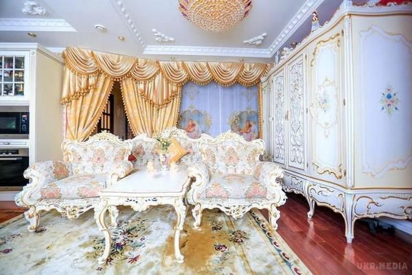 Вона перетворила однокімнатну квартиру в справжній палац! Красиво жити не заборониш! (фото).   Меблі замовлялася по каталогу з Італії.