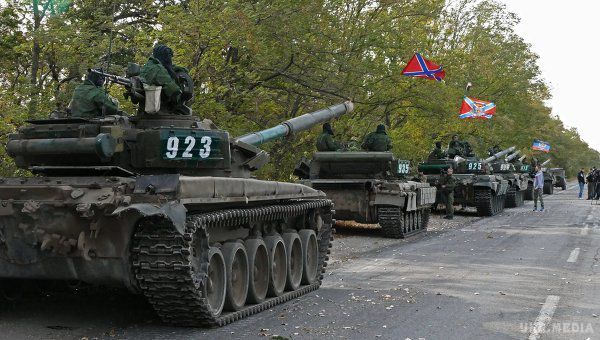  Місія ОБСЄ виявила танки недалеко від Донецька. Танки розташовувалися поблизу села Мануйлівка в 65 км на схід від Донецька