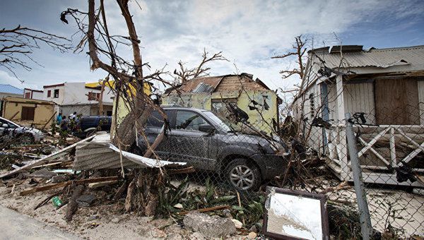 Кількість загиблих внаслідок урагану "Ірма" перевищила 60 осіб. На курортних островах Флорида-Кіс знищено або пошкоджено 90% усіх житлових будинків. Станом на вечір вівторка, 12 вересня, через ураган "Ірма" підтверджено загибель 18 осіб на південному сході США та ще 43 осіб на островах у Карибському морі.