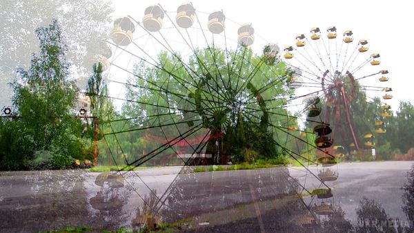 У Прип'яті запустили колесо огляду (відео). Туристи, які запустили колесо, стверджують, що зробили це механічно, без електрики.