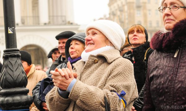 Кабмін виділів допомогу 2 млн грн для 17 учасників Євромайдана. Кабінет міністрів прийняв рішення надати грошову допомогу учасникам Євромайдана.